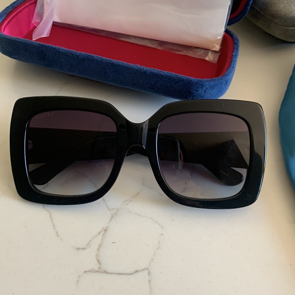 Gucci sunglasses over size